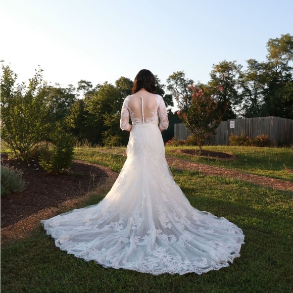 Beautiful dress, off white color - Picture 4 of 4